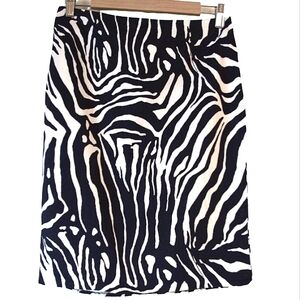 Jones Wear Stretch Skirt Size 4 Navy Blue and White